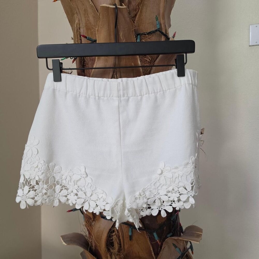 Zara Women's White Lace Shorts